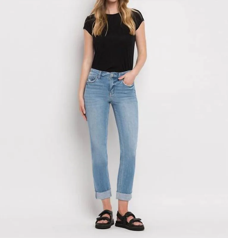 Women's Comfortable Garments Mid Rise Cuffed Crop Straight Jeans In Light Wash