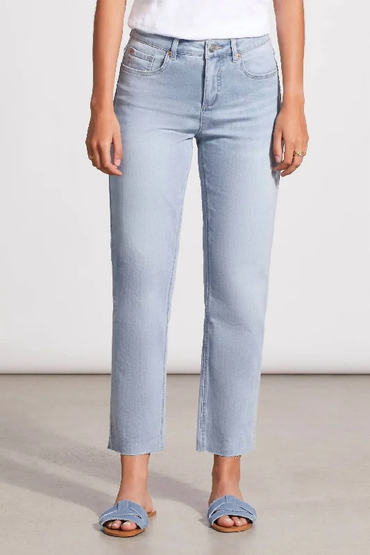 Chic Clothing For Women Audrey Girlfriend Straight Ankle Jean In Beach Wash