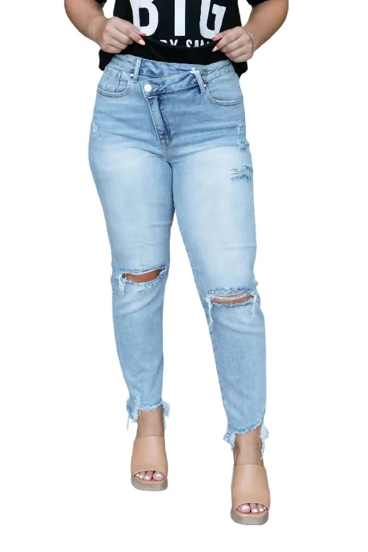 Women's Clothing For Casual Outings Crossover Girlfriend Jeans In Light Wash