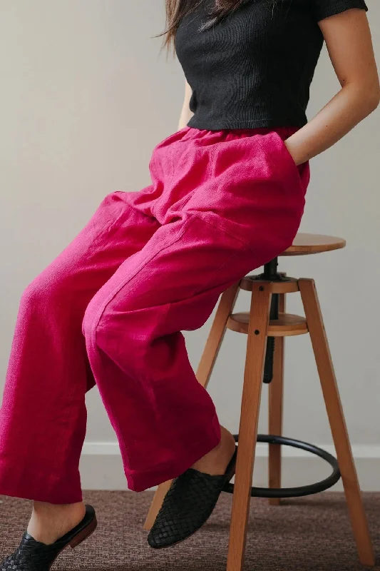 Women's Casual Outfit In the Folds Attwood Pants