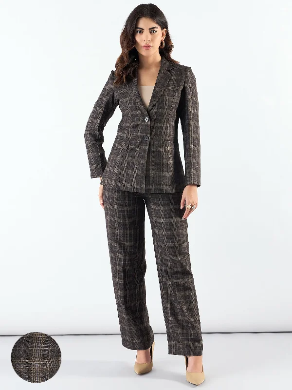 Modern Women's Outfit Brown Notched Lapel Tailored Fit Long Warm Checkered Blazer Paired With Trouser