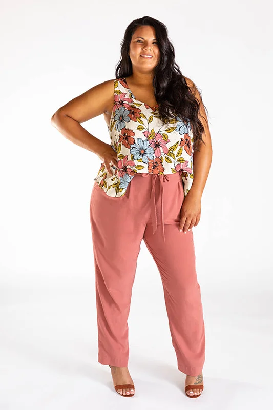 Women's Trendy Outfit Chalk and Notch Crew Shorts and Trousers