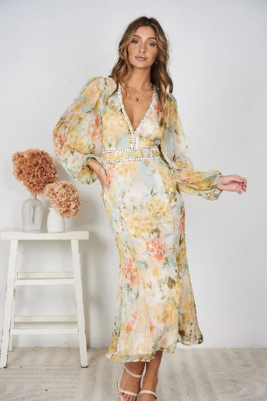Sophisticated Street Style Offers Pamelia Dress - Floral Print
