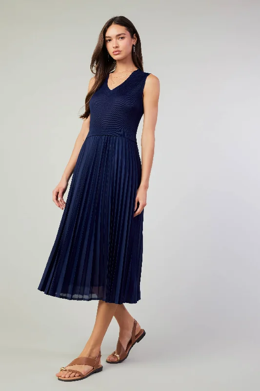 Trendy Street Style Attire Cari Ribbed Contrast Pleated Dress