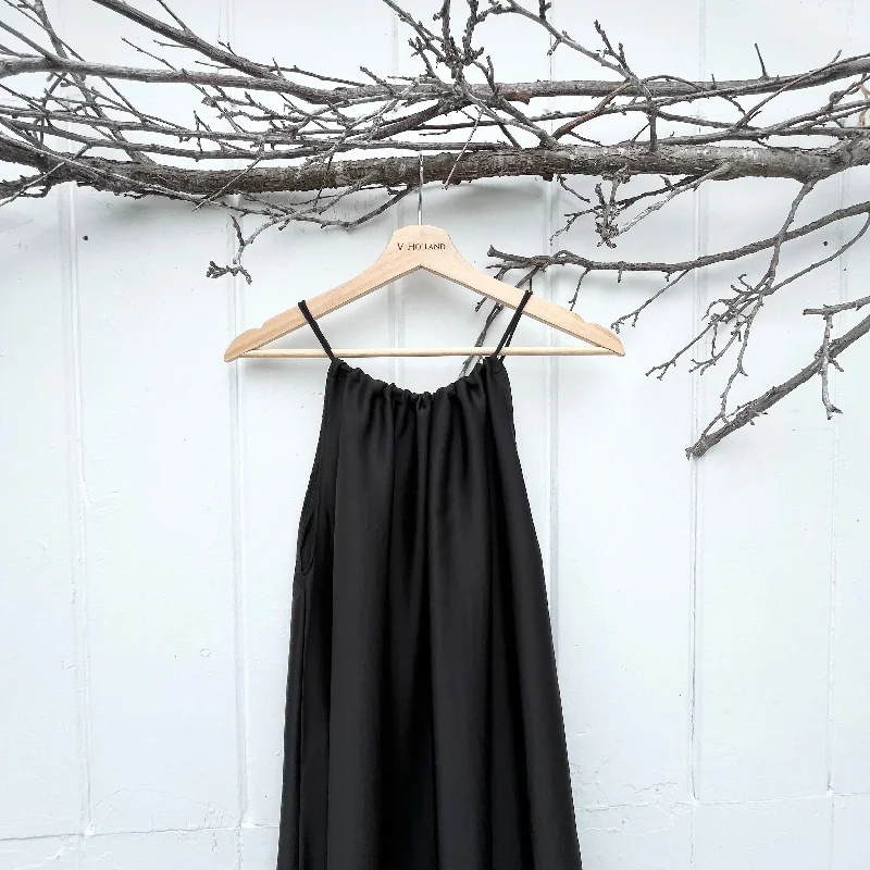 Fashion-Forward Women's Clothing VH-1468 Roman Dress Black