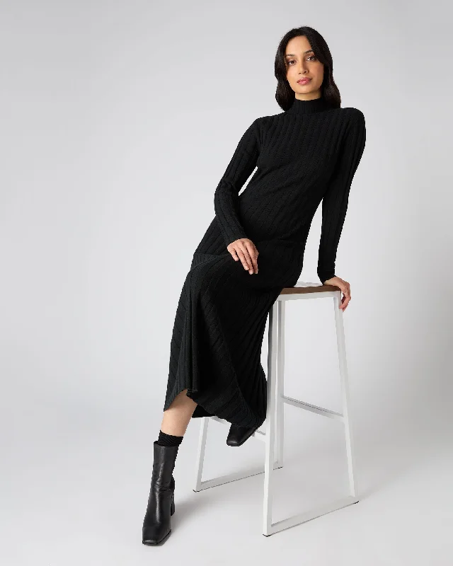 Vintage Elegance Women's Long Ribbed Cashmere Dress Black