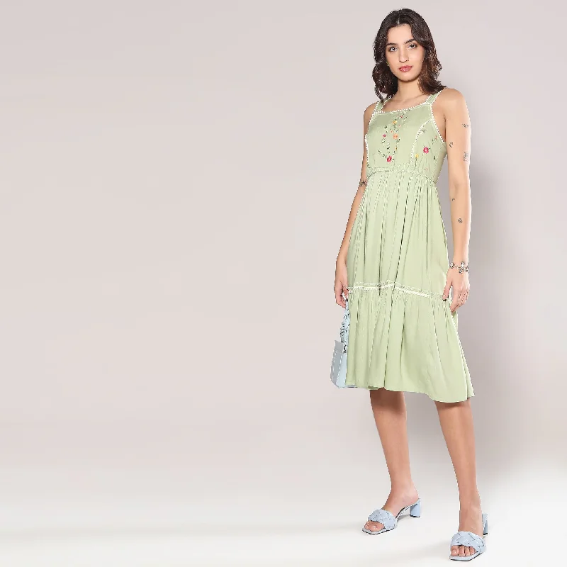 Chic Outfits Flare Fit Embroidered Dress