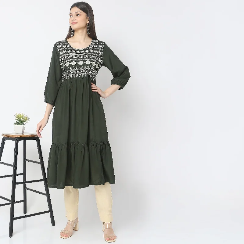 Women's Fashion Essentials Flare Fit Embroidered Dress