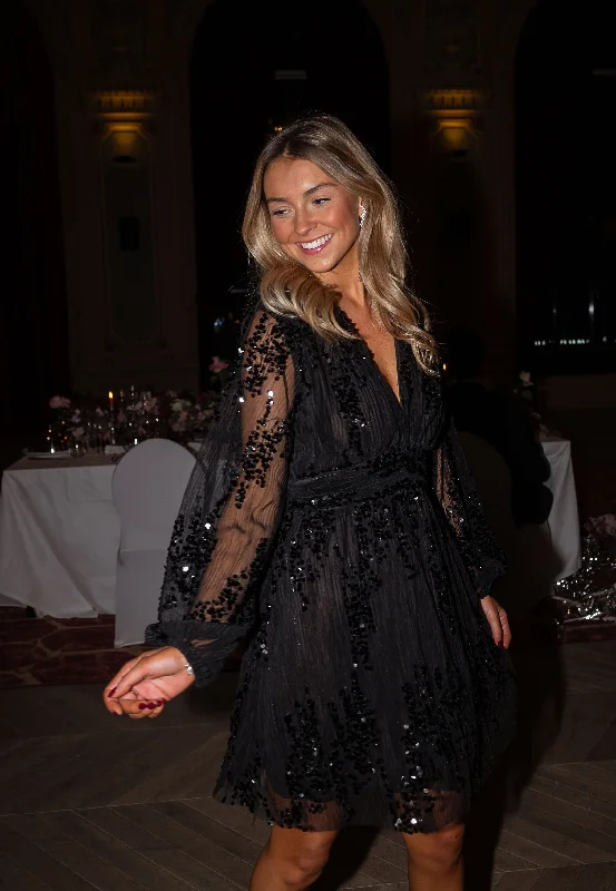 High-End Fashion, Low-End Prices – Don't Miss Out Black Camelia Dress